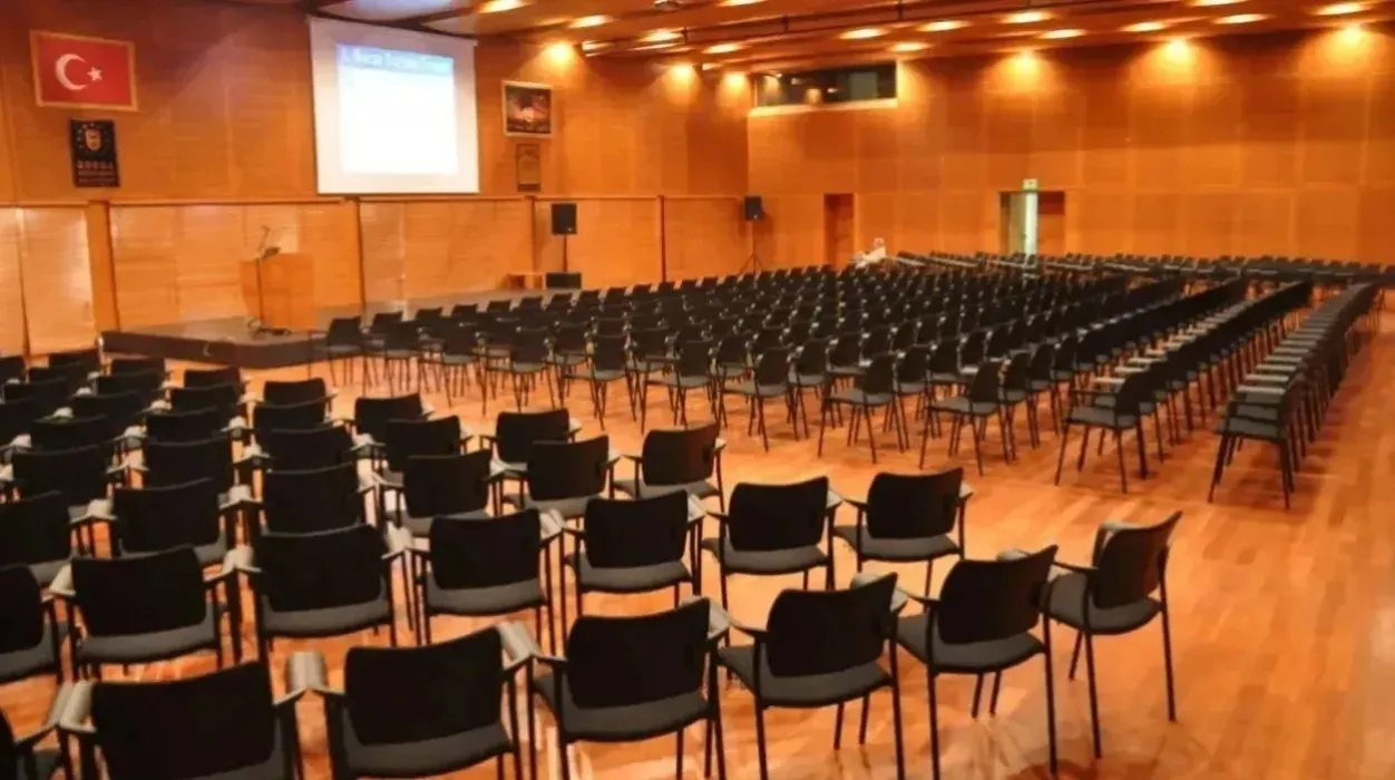 HÜDAVENDİGAR SALONU