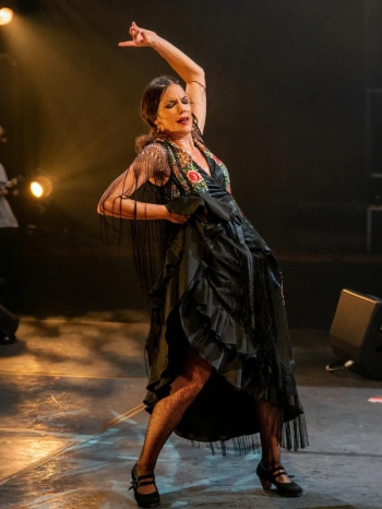 Emuná - Cristina Aguilera Flamenko Dans Gösterisi